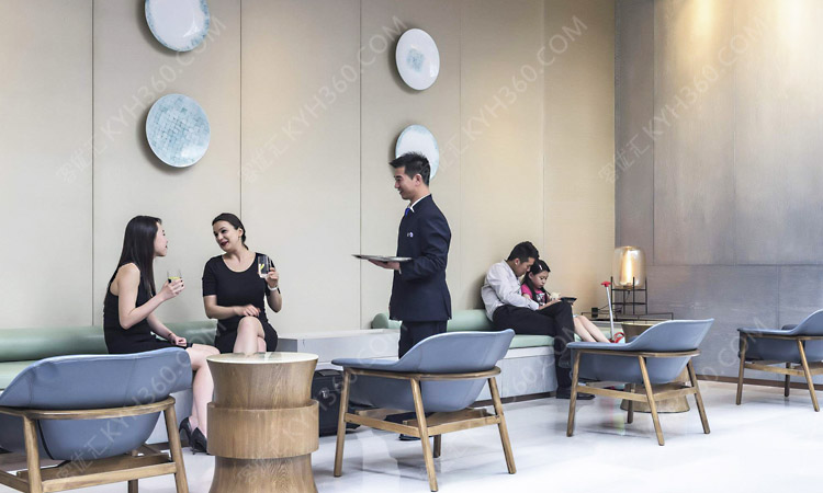 细谈酒店服务员的交流技巧