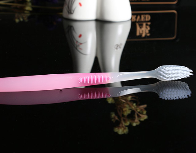 精致粉色牙具套装