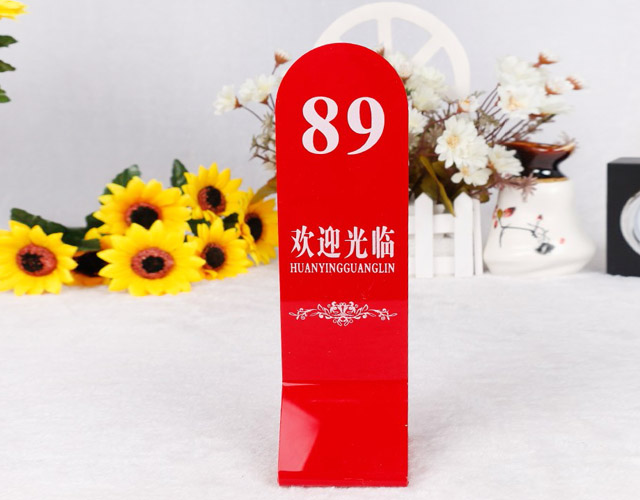 烈焰红立式桌号牌